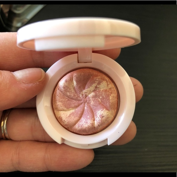 NIB blushes and highlighters 🧏🏽♀️ - Picture 6 of 7